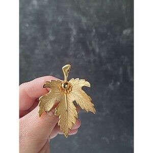 Gold Tone Metal Maple Leaf Shaped Brooch Vintage Costume Jewelry